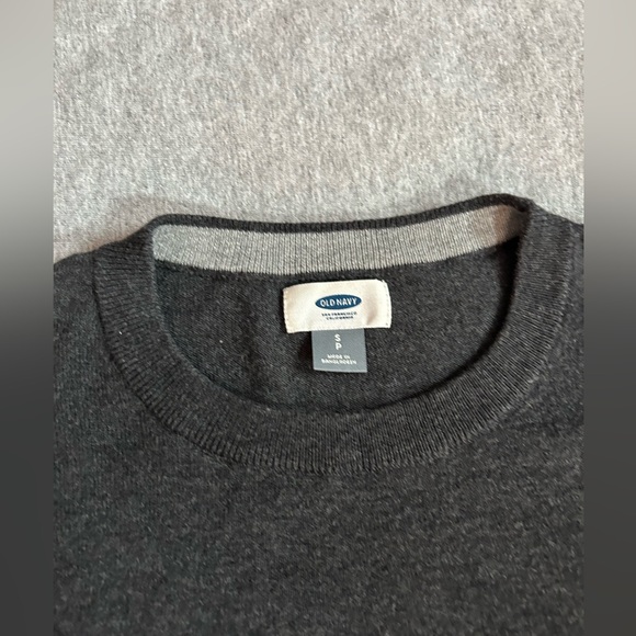 Old Navy Grey Crew Neck Long Sleeve Sweater - Picture 2 of 4
